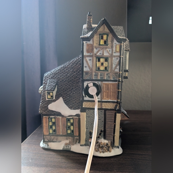 Charming Snowy Village Restaurant - Picture 3 of 6